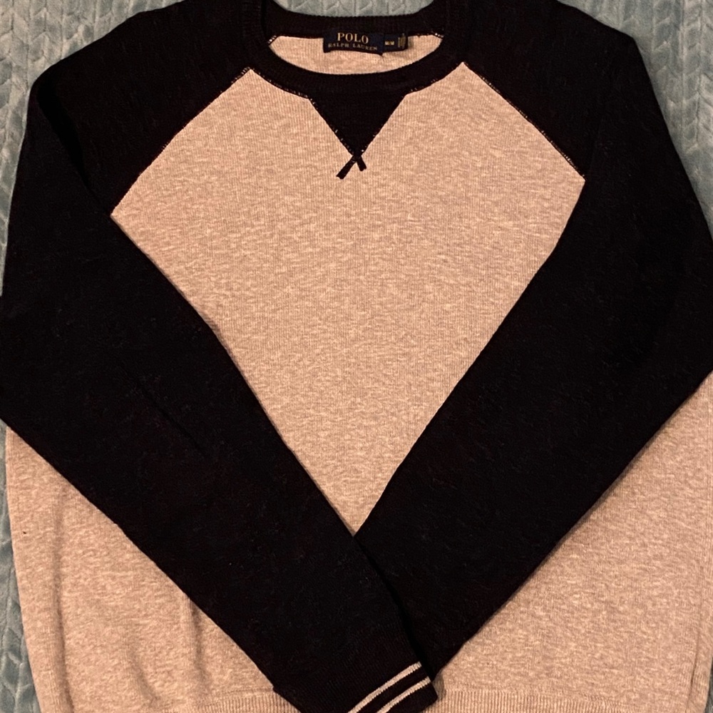 •••Sold•••Polo crew Vneck sweater